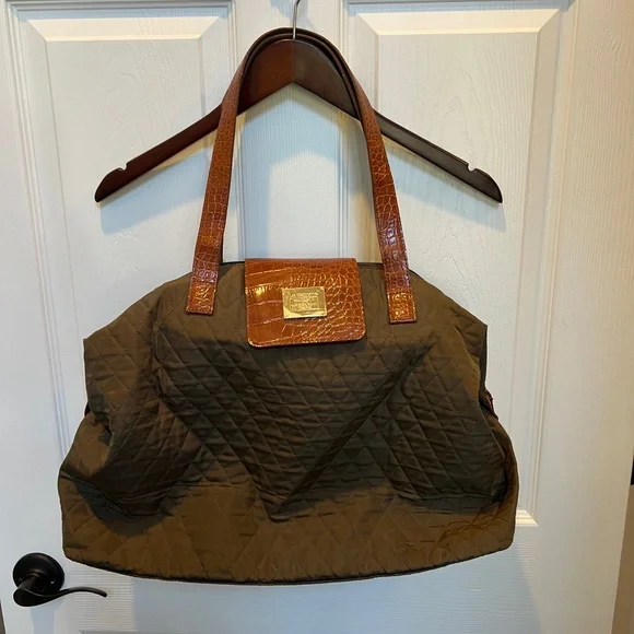 Vintage Liz Claiborne Quilted Weekender bag with faux croc handles and gold logo - Picture 6 of 12